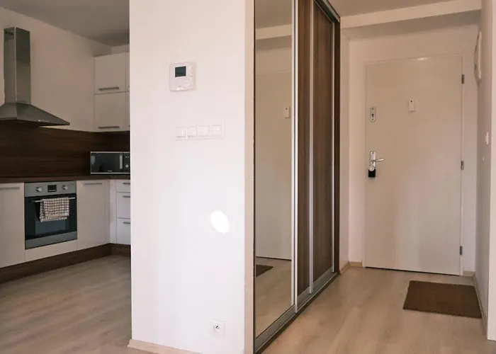 New Opposite To Presidential Palace * براتسيلافا